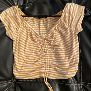 Drawstring crop top💛